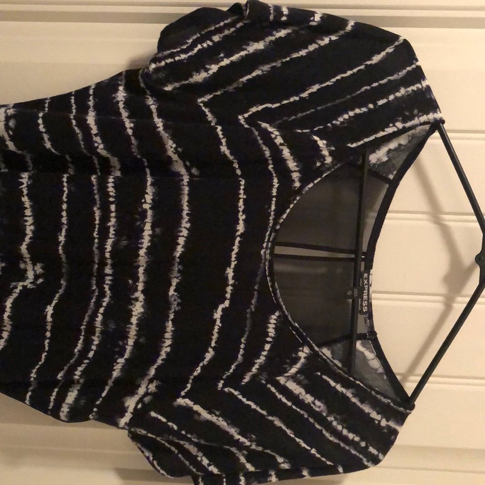 Express Tee - Picture 3 of 4